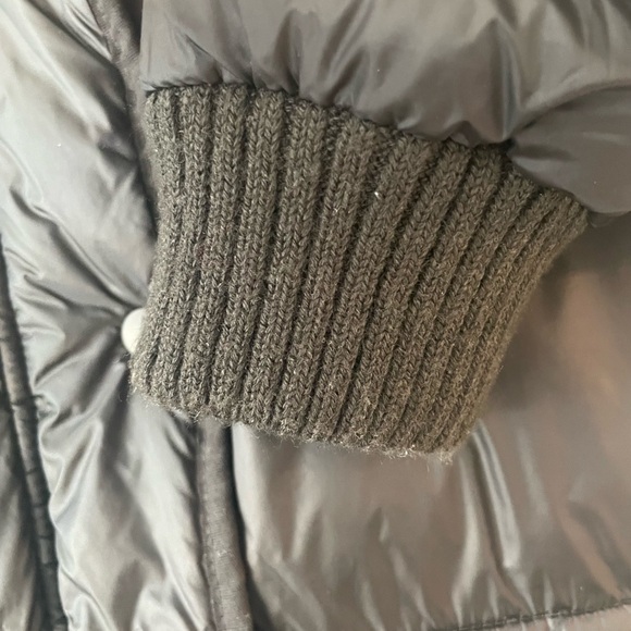 🥶 Abercrombie & Fitch Black Puffer Jacket ❄️ - Picture 3 of 15